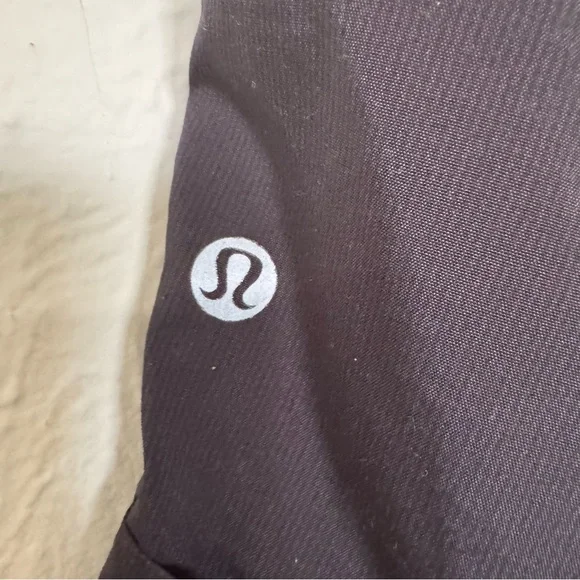 Lululemon Spring Break Away Black Shorts Size 8 - Picture 7 of 8